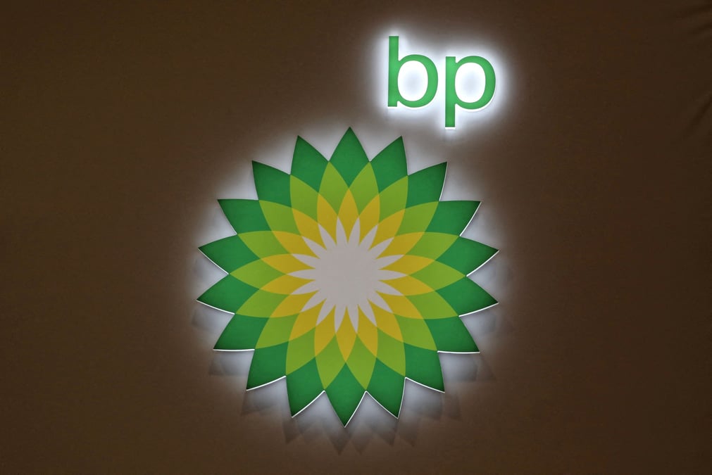 Le logo de bp est affiche lors d'un salon de l'energie a vancouver, au canada