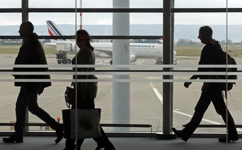 Le profil des passagers de l’aviation évolue, mais reste marqué par des disparités sociales.