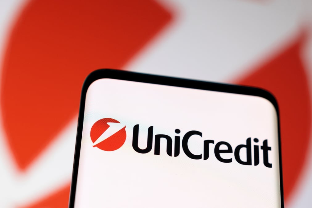 Illustration du logo unicredit sur un smartphone