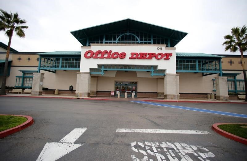 Office Depot compte fermer 400 magasins et relève ses prévisions