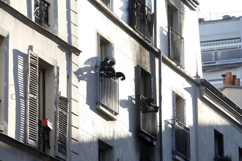 Le suspect de l'incendie meurtrier de paris hospitalise