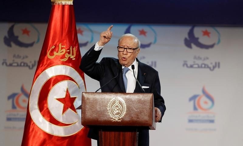 Le president tunisien veut nommer premier ministre un proche