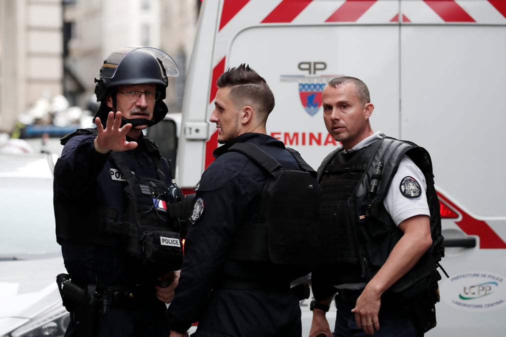 Deux personnes otages d'un "forcene" a paris