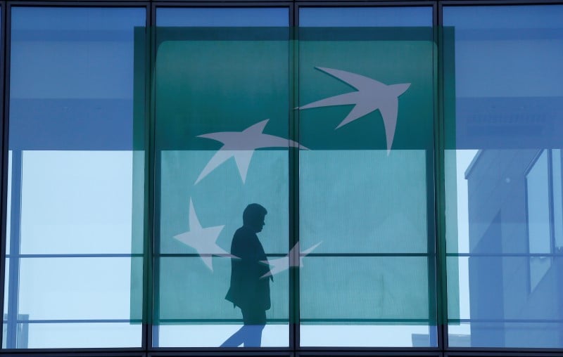 Bnp paribas en baisse a la mi-seance de la bourse de paris