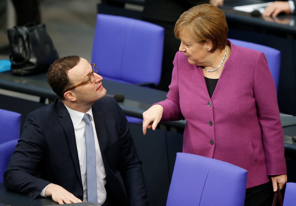 Merkel va nommer au gouvernement l'un de ses detracteurs, affirme le bild am sonntag