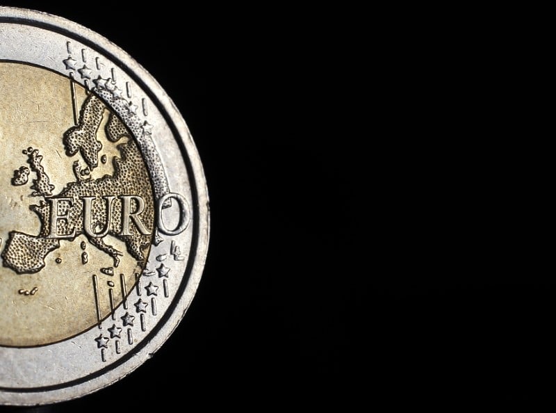 Deficit commercial en legere baisse au 1er semestre