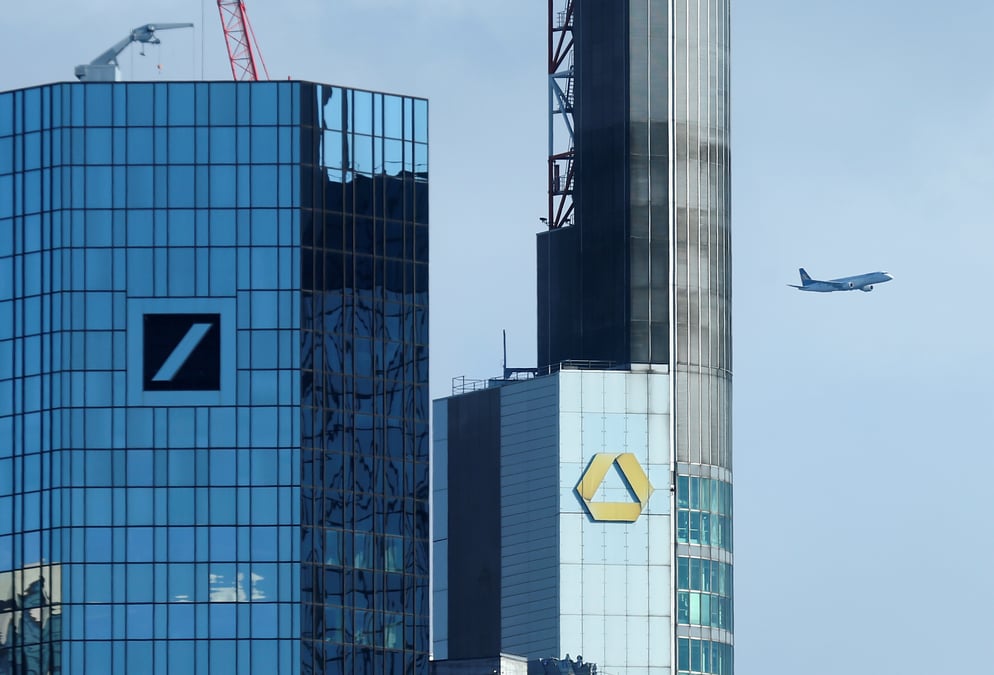 Le personnel de commerzbank desapprouve une fusion avec deutsche