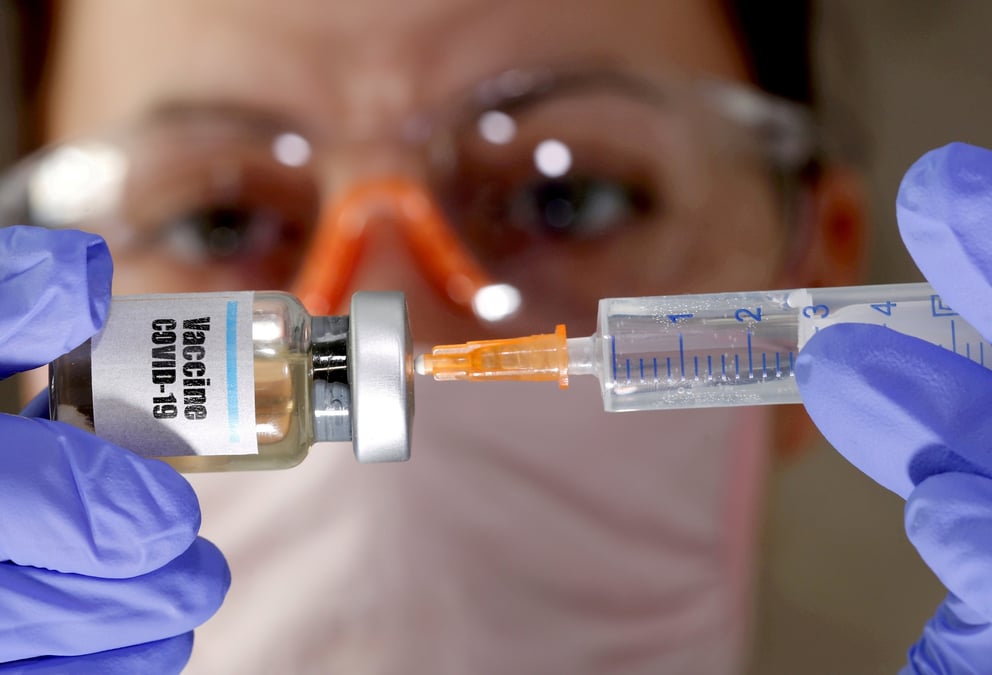 Vaccins anti-covid: l'agence europeenne des medicaments espere rendre son avis avant noel
