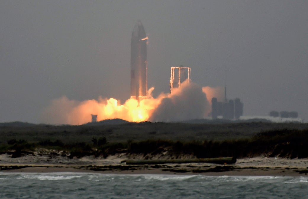 Le prototype starship de spacex reussit son atterrissage