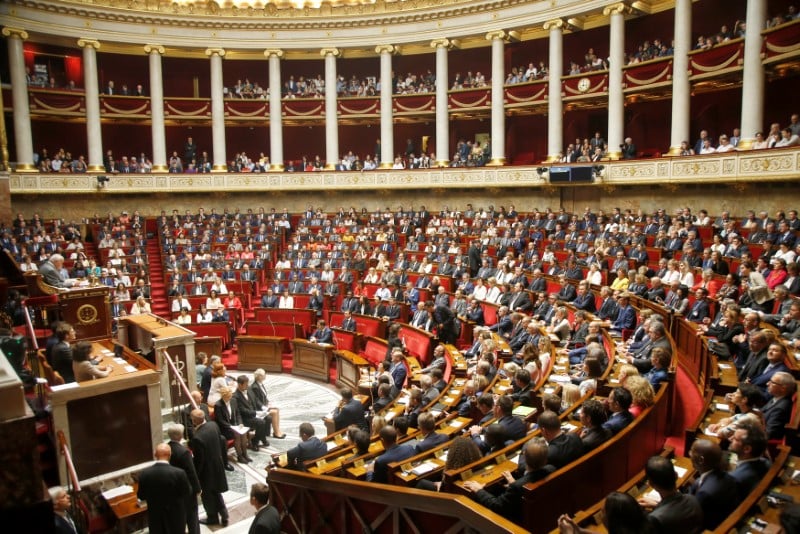 Les "melenchonistes" refusent de porter la cravate dans l'hemicycle