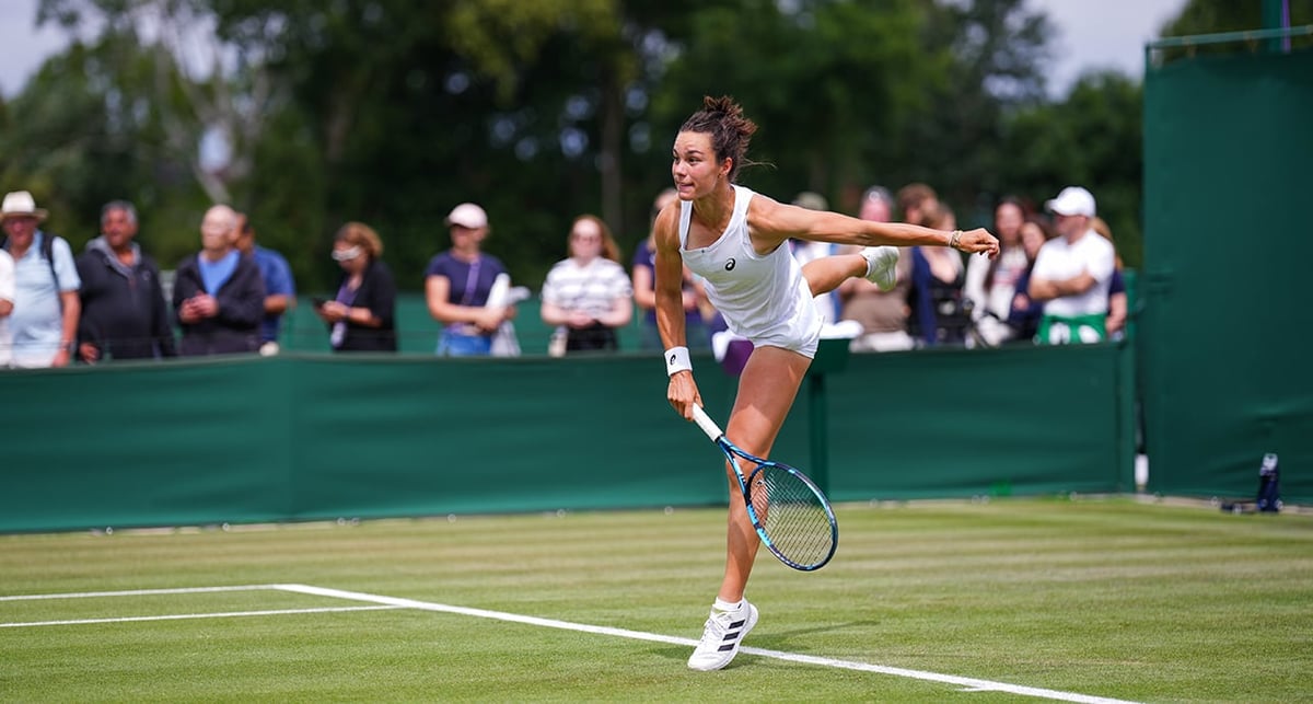 Lois Boisson contre Carson Branstine lors des qualifications de Wimbledon le 24 juin 2025, Roehampton, LONDRES, Royaume-Uni.