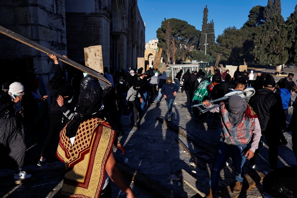 Israel: heurts entre policiers et palestiniens sur l'esplanade des mosquees