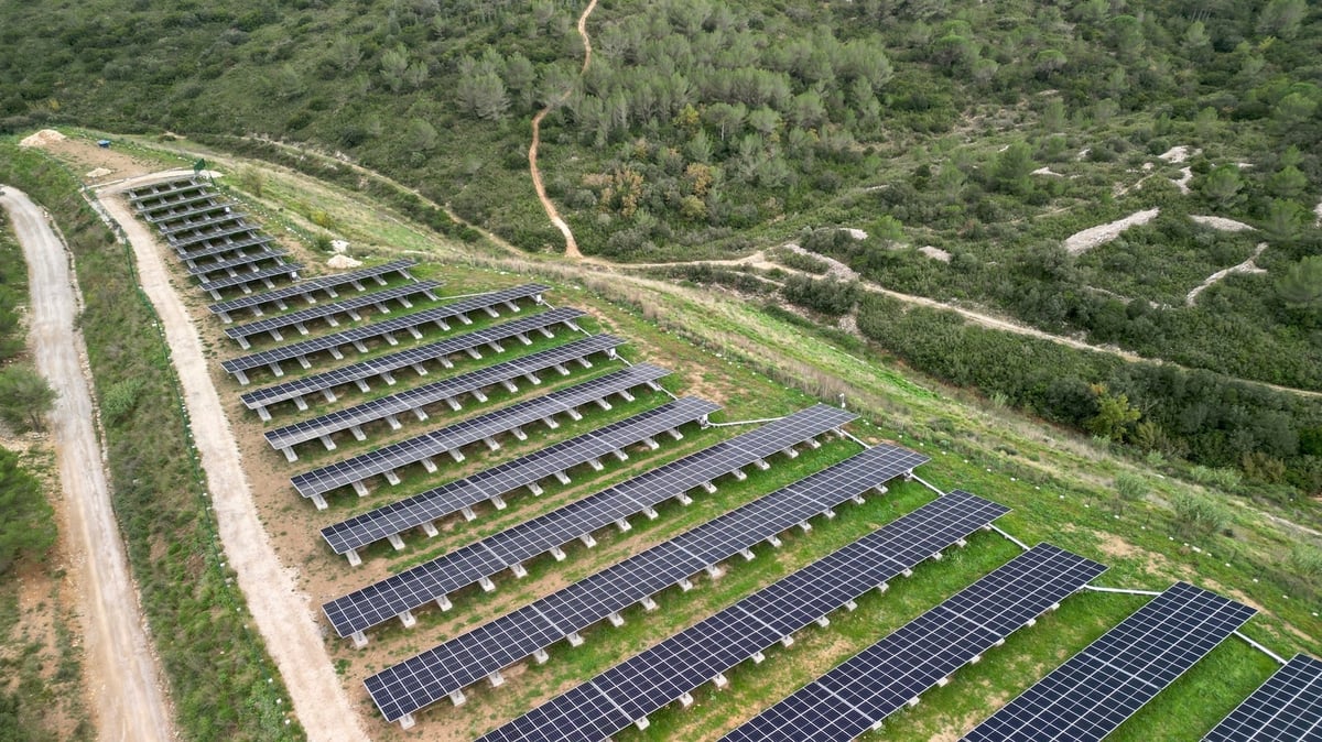 Vue aérienne d'une centrale solaire photovoltaïque (photo d'illustration)