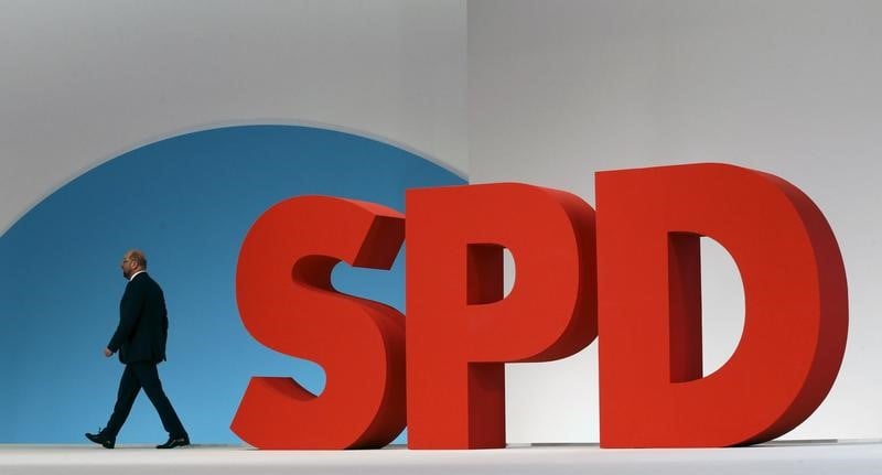 Le spd talonne le bloc conservateur en allemagne dans un sondage forsa