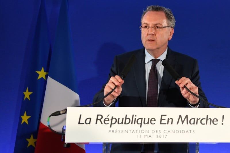 Rem en tete des intentions de vote