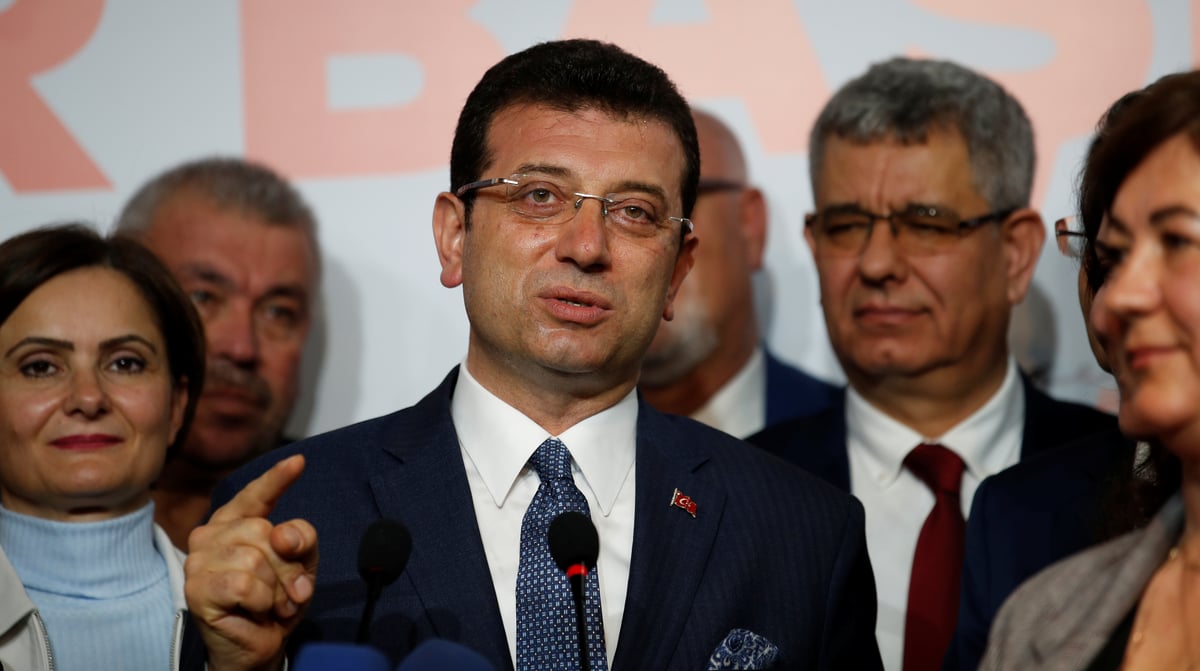 Le candidat d'opposition declare vainqueur a istanbul