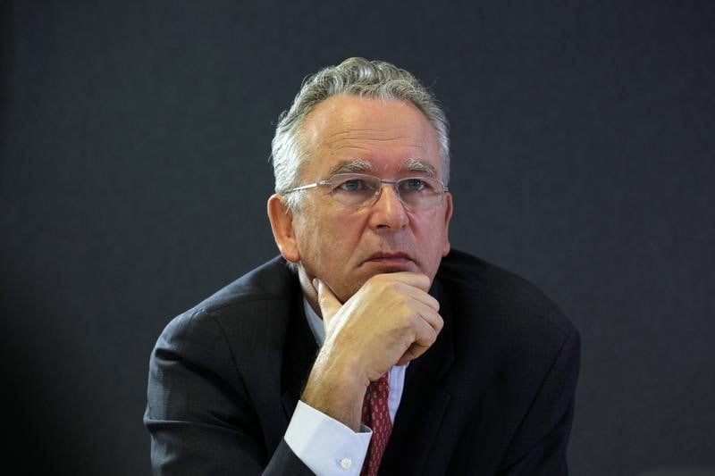 Eutelsat revise a la baisse sa prevision de ca