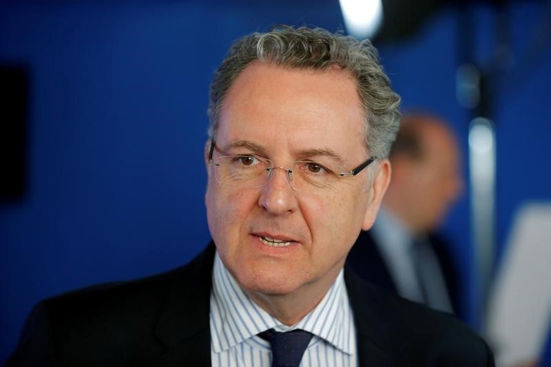 Ferrand pret a s'expliquer mais pas a demissioner