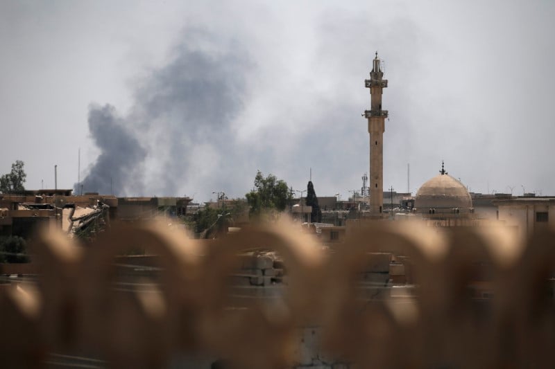 Un journaliste irakien tue a mossoul, trois reporters francais blesses