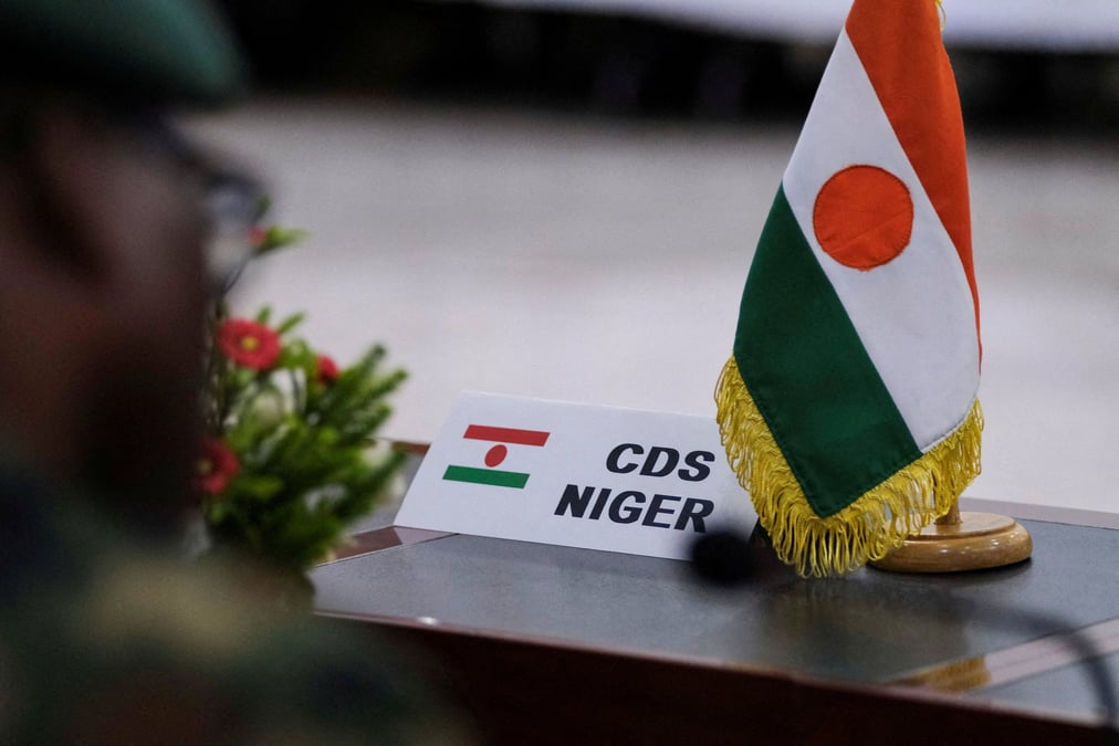 « La Chine poursuit toujours un principe de non-ingérence dans les affaires intérieures des autres pays » et dit vouloir encourage les pays africains « à régler leurs problèmes à l'africaine », a ajouté l'ambassadeur Feng.