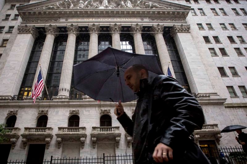Wall Street marque une pause après une pluie de records