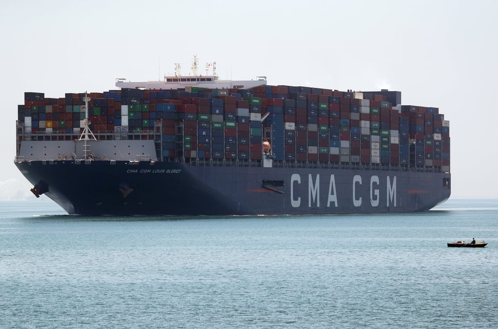 Un container cma cgm dans le canal de suez