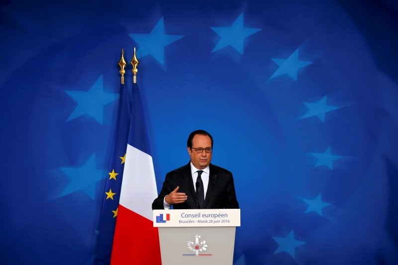Le president francois hollande juge que les projets economiques des candidats de droite sont dangereux