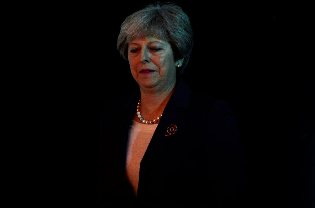 Quarante elus conservateurs prets a defier l'autorite de theresa may