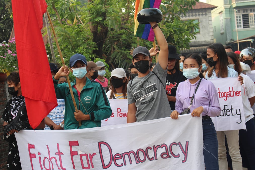 Apres la greve, les manifestations reprennent en birmanie