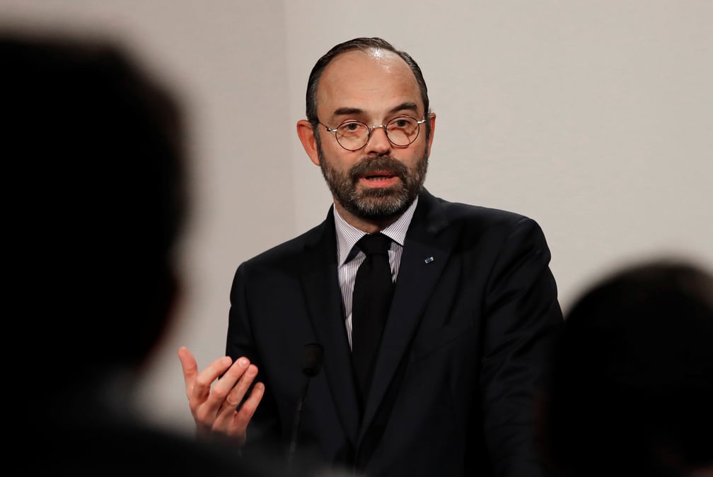 Philippe vivement interpelle lors d'un debat televise