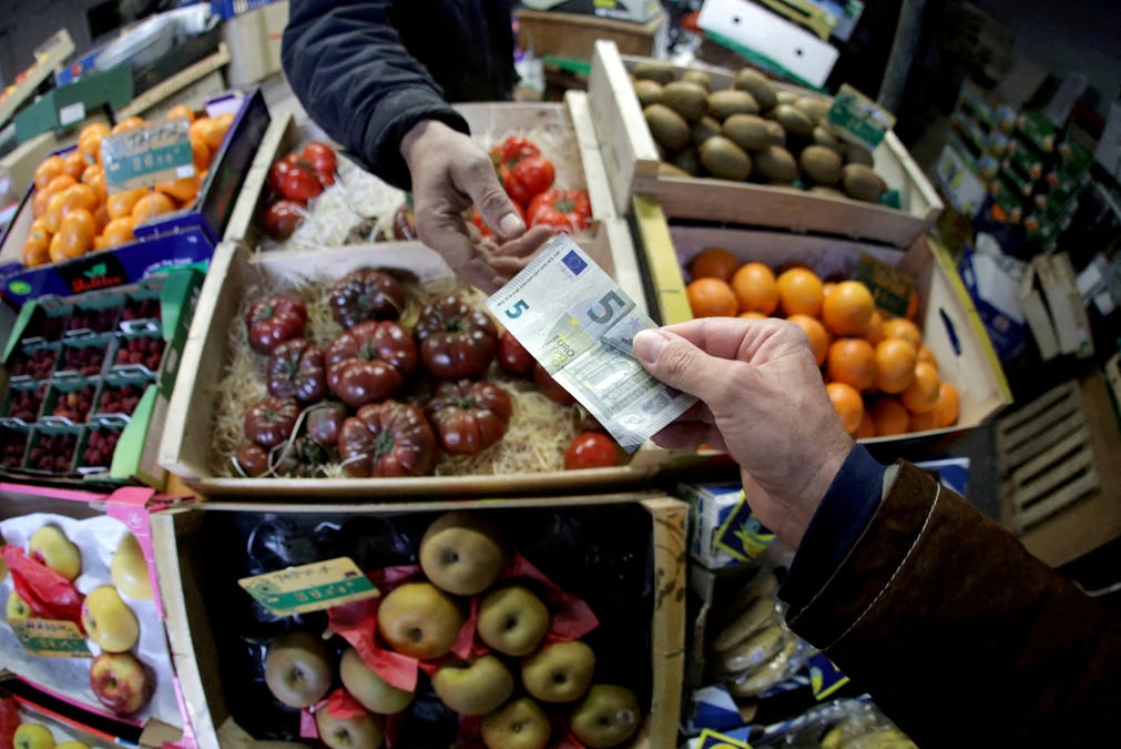 Zone euro: baisse plus forte que prevu des ventes au detail en mars