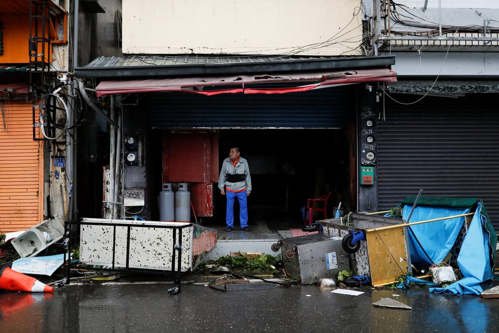Les degats causes par le typhon koinu, qui se dirige vers le sud de la chine