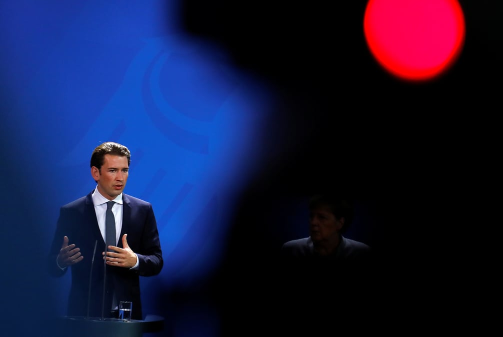 "tout faire pour eviter un hard brexit", dit kurz au cote de macron