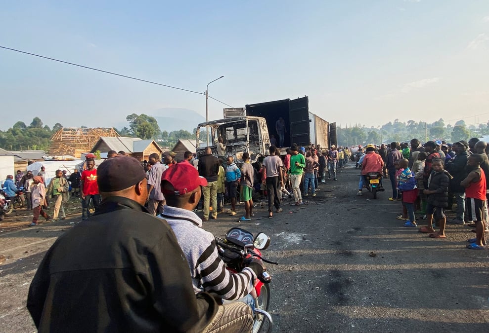 Des civils affrontent des soldats de l'onu pres de goma, en republique democratique du congo