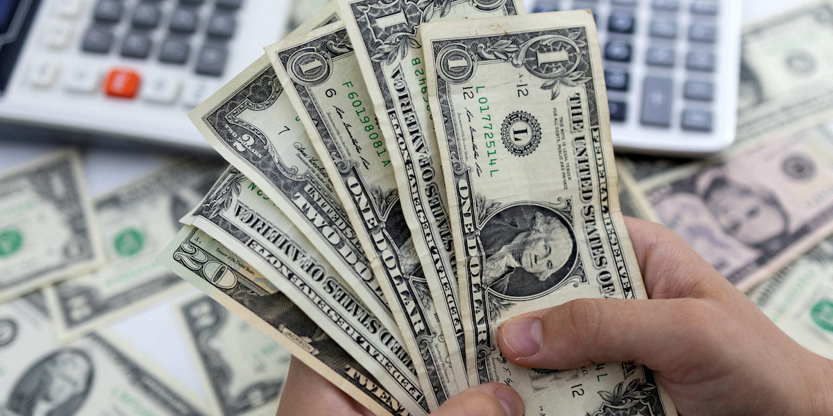 Chaque année dans le monde, environ 2.140 milliards de dollars de bénéfices de multinationales sont taxés à des taux de moins de 15%, selon l'OCDE.