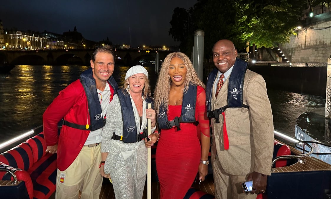Rafael Nadal, Serena Williams, Carl Lewis et Nadia Comăneci à bord du bateau Made in France FinX "Imagine", pour le transport de la flamme lors de la cérémonie d'ouverture des Jeux Olympiques de Paris 2024.