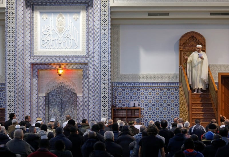 Hommage aux victimes des attentats a la grande mosquee de strasbourg