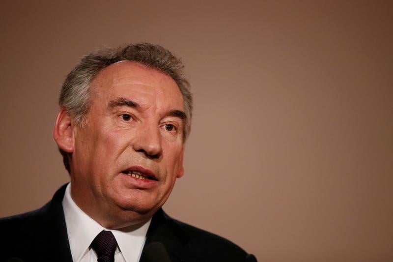 Bayrou deplore une campagne "hysterisee" par le camp fillon