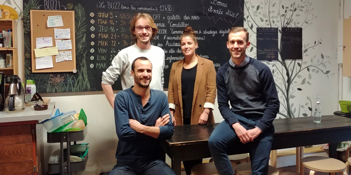 L'équipe de Finacoop Nouvelle-Aquitaine autour de Mathieu Castaings, le fondateur et PDG de Finacoop, et Fabien Labeyrie, qui pilote l'équipe bordelaise, tous deux au premier rang.