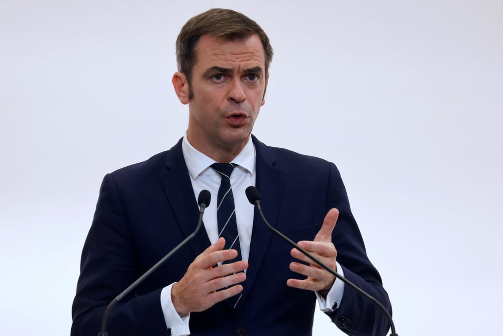 Le porte-parole du gouvernement olivier veran lors d'une conference de presse a paris