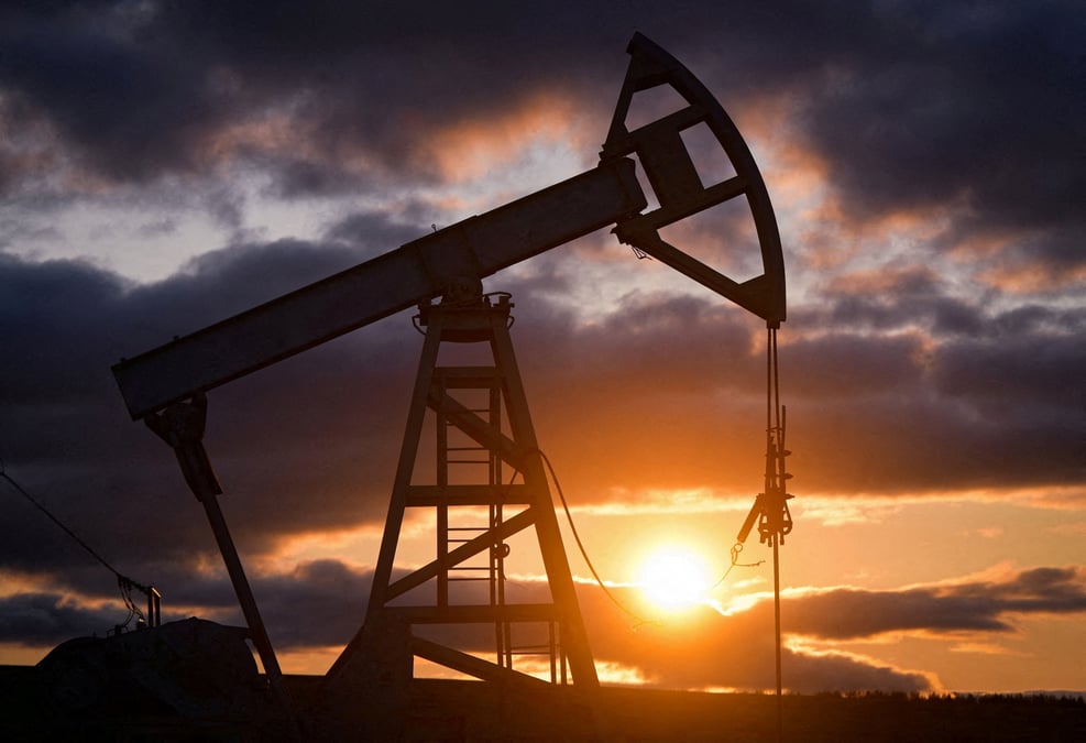 Une vue d'une pompe de petrole a l'exterieur d'almetyevsk en russie