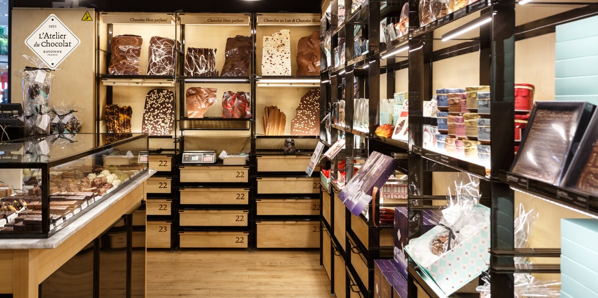 Chocolaterie emblématique de Bayonne, l'Atelier du chocolat est racheté par Agour, une autre entreprise basque.