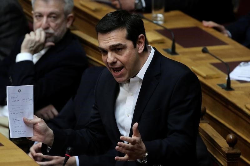 Tsipras parle de "compromis honorable"