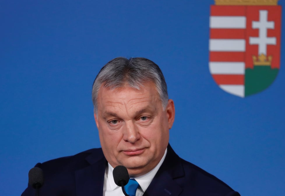 Orban combattra macron, champion "des forces pro-immigration" en europe