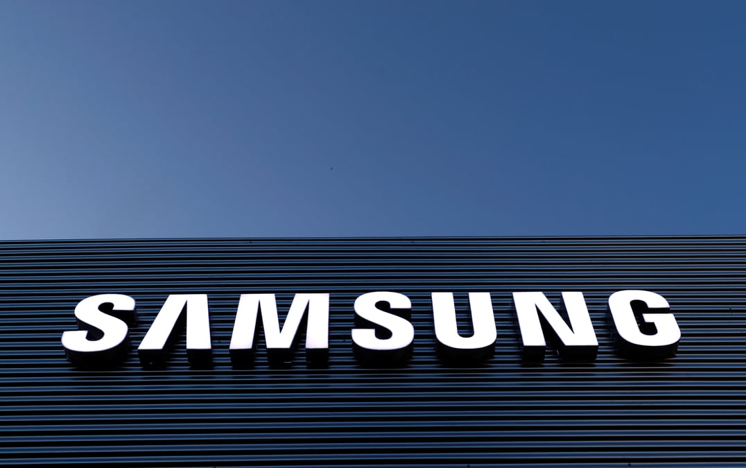 Samsung lance un galaxy avec des applications facebook et google dediees