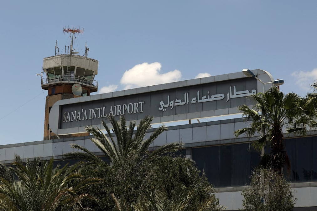 Yemen: l'arabie saoudite mene des frappes contre l'aeroport de sanaa, selon les medias officiels
