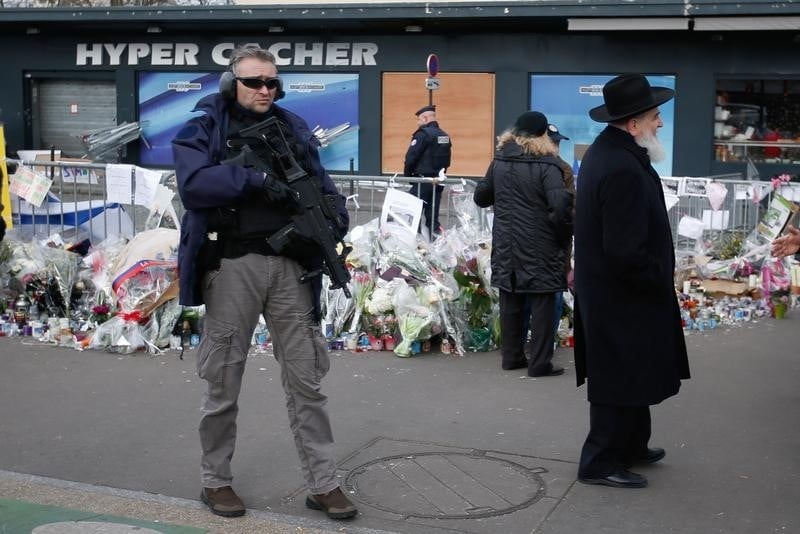 Des gardes a vue dans l'enquete sur les attentats de janvier