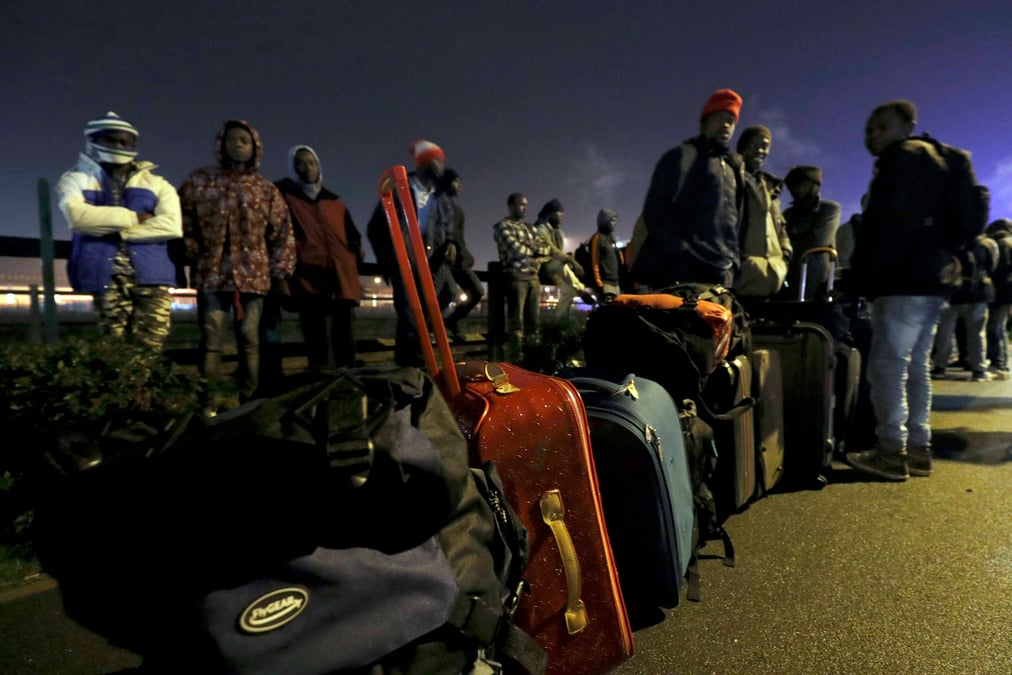 L'evacuation de la "jungle" de calais a debute