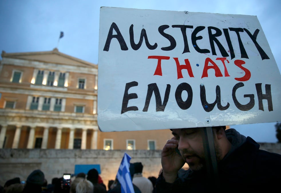 A athenes, les grecs manifestent leur soutien a leurs dirigeants