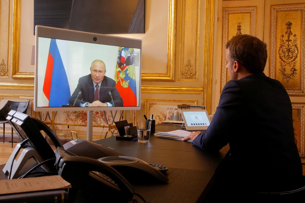 Emmanuel macron se rendra prochainement en russie